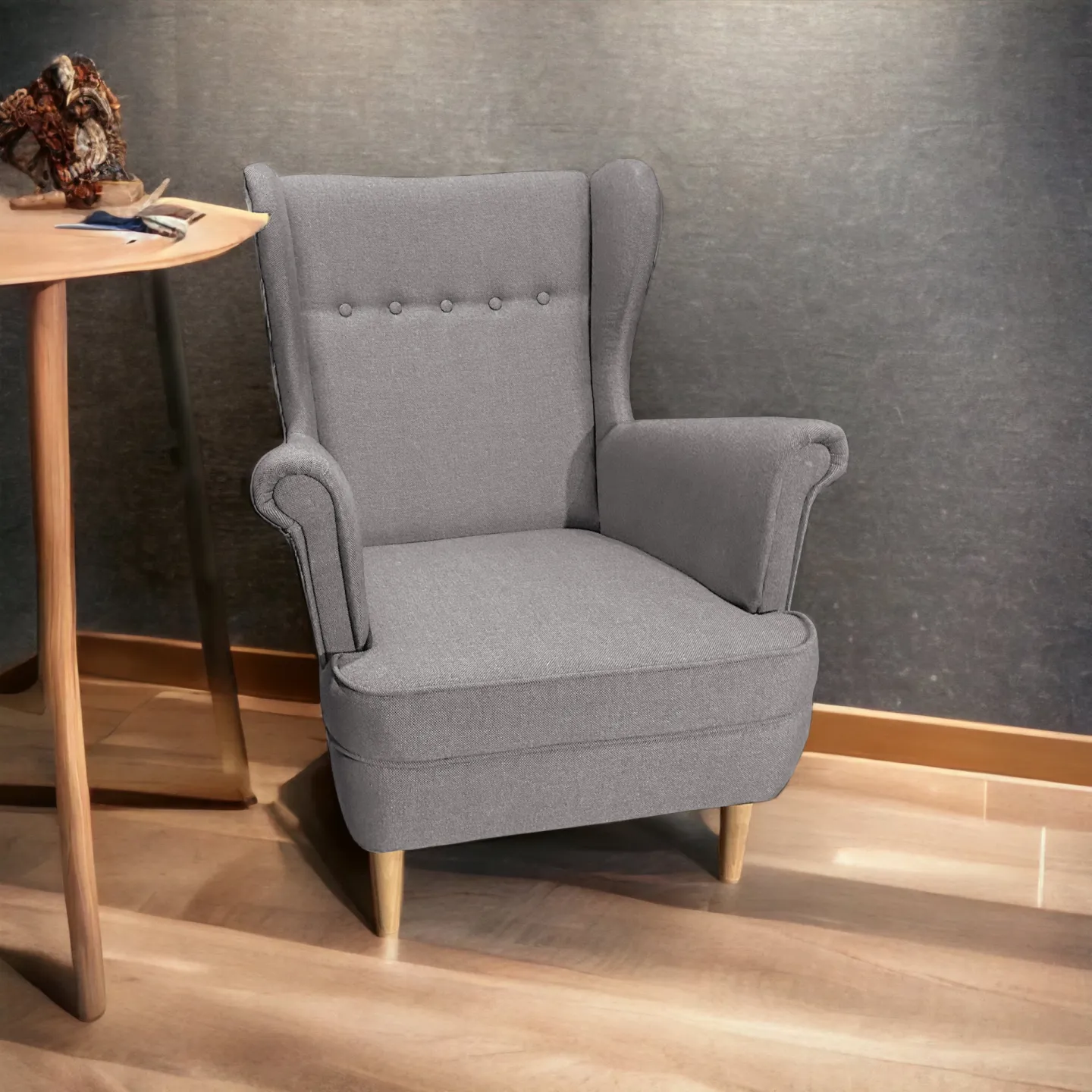 Molly Ohrensessel – Skandinavischer Polstersessel mit Knopfheftung