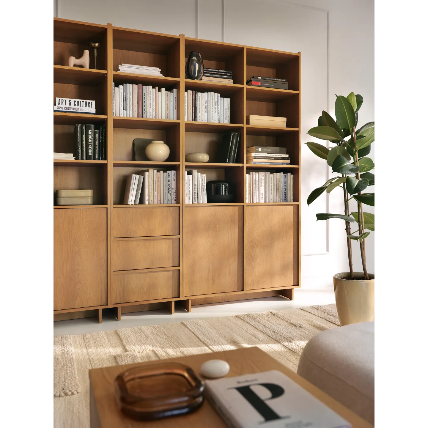 Bücherregal mit Türen aus Holz – Standregal Eiche Natur